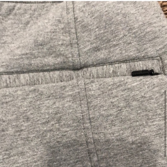 Lululemon NTS short heathered grey model material - Picture 8 of 8